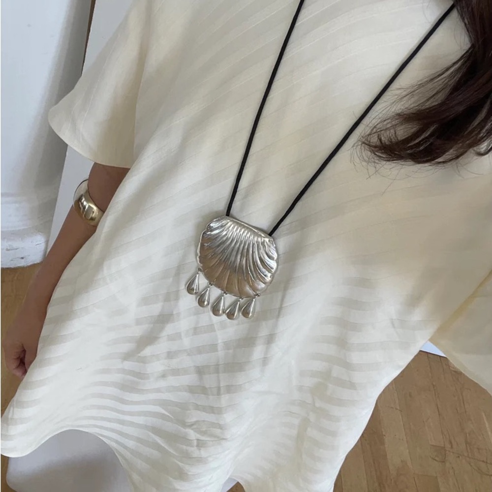 Shell Pendant Necklace - Picture 8 of 13